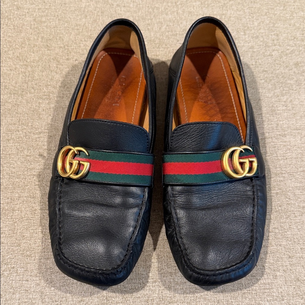 Gucci Black Leather Loafers with Gold and Green-Red Stripe